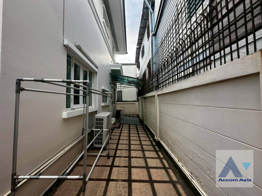 23  3 br House For Sale in Pattanakarn ,Bangkok BTS On Nut at Nantawan Village Onnuch AA45749