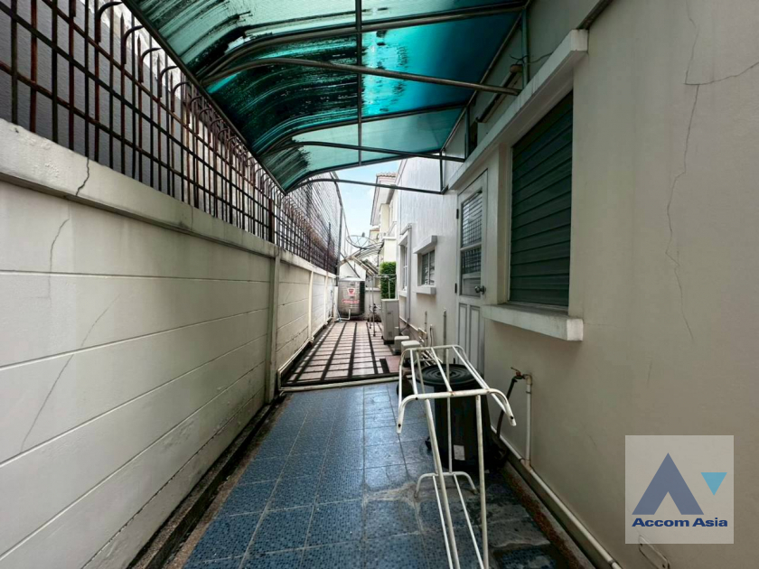 26  3 br House For Sale in Pattanakarn ,Bangkok BTS On Nut at Nantawan Village Onnuch AA45749