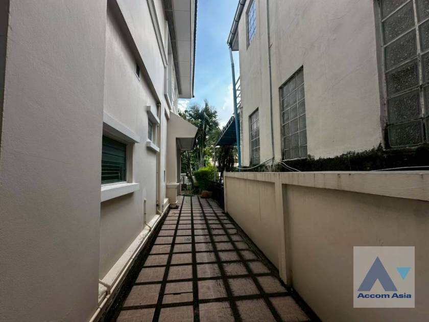 24  3 br House For Sale in Pattanakarn ,Bangkok BTS On Nut at Nantawan Village Onnuch AA45749