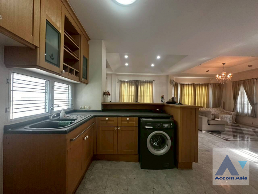 5  3 br House For Sale in Pattanakarn ,Bangkok BTS On Nut at Nantawan Village Onnuch AA45749