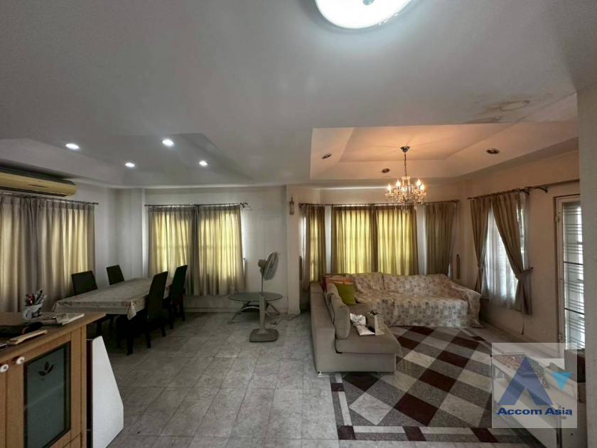  1  3 br House For Sale in Pattanakarn ,Bangkok BTS On Nut at Nantawan Village Onnuch AA45749