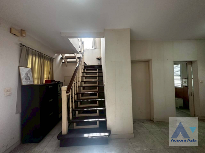 8  3 br House For Sale in Pattanakarn ,Bangkok BTS On Nut at Nantawan Village Onnuch AA45749