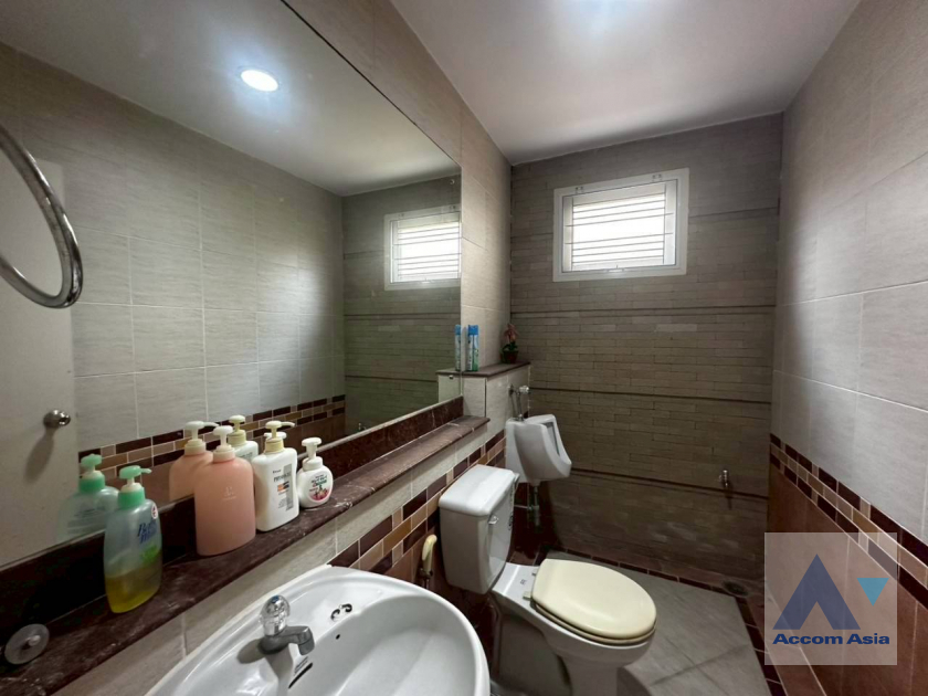 16  3 br House For Sale in Pattanakarn ,Bangkok BTS On Nut at Nantawan Village Onnuch AA45749