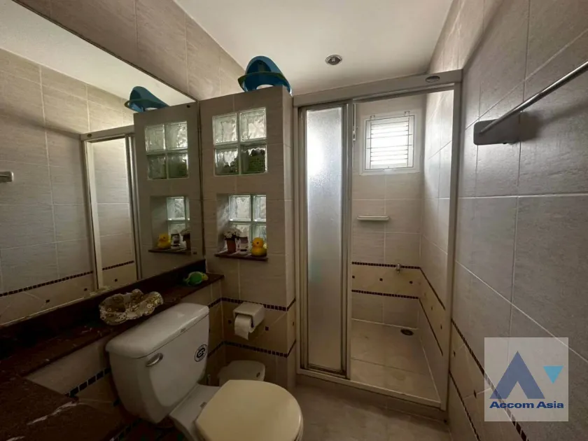 19  3 br House For Sale in Pattanakarn ,Bangkok BTS On Nut at Nantawan Village Onnuch AA45749