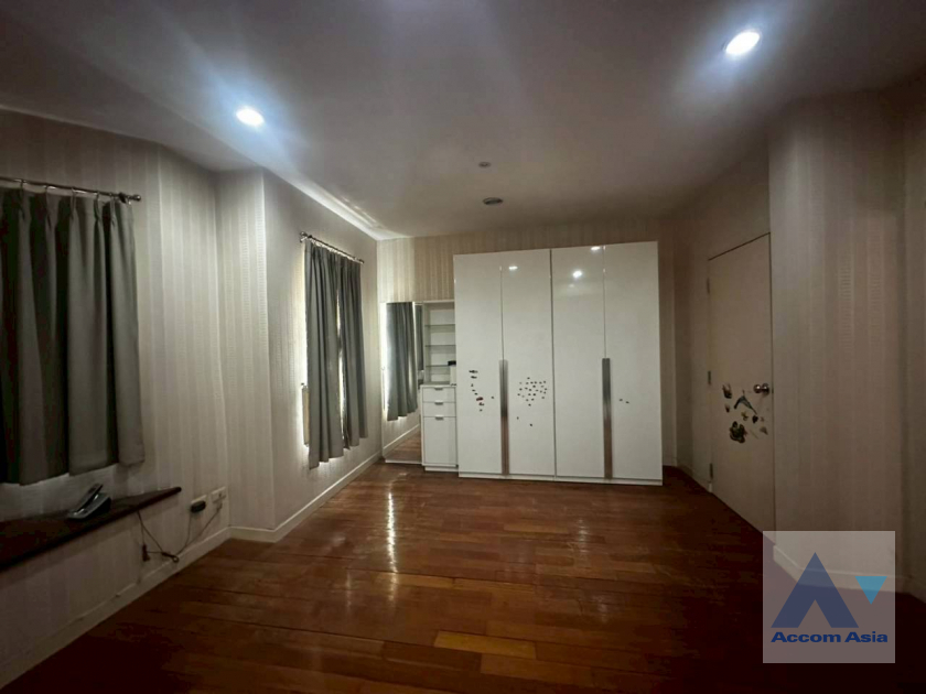 13  3 br House For Sale in Pattanakarn ,Bangkok BTS On Nut at Nantawan Village Onnuch AA45749
