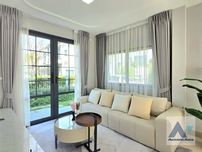 unit 4 Bedrooms  House For Rent & Sale in Samutprakan, Samutprakan  (AA45752)