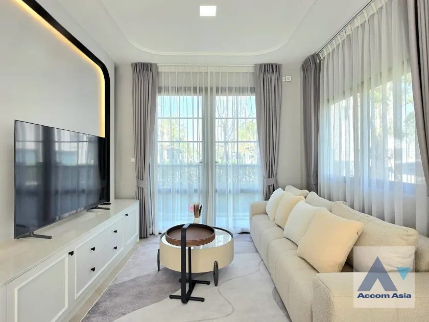 unit 4 Bedrooms  House For Rent & Sale in Samutprakan, Samutprakan  (AA45752)