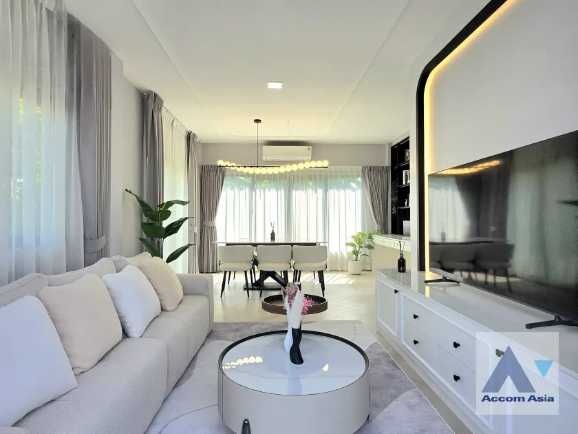 unit 4 Bedrooms  House For Rent & Sale in Samutprakan, Samutprakan  (AA45752)