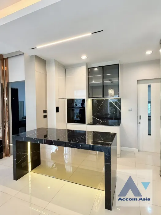 5  3 br House For Rent in Samutprakan ,Samutprakan  at Mantana 2 Bangna Km.7 AA45756