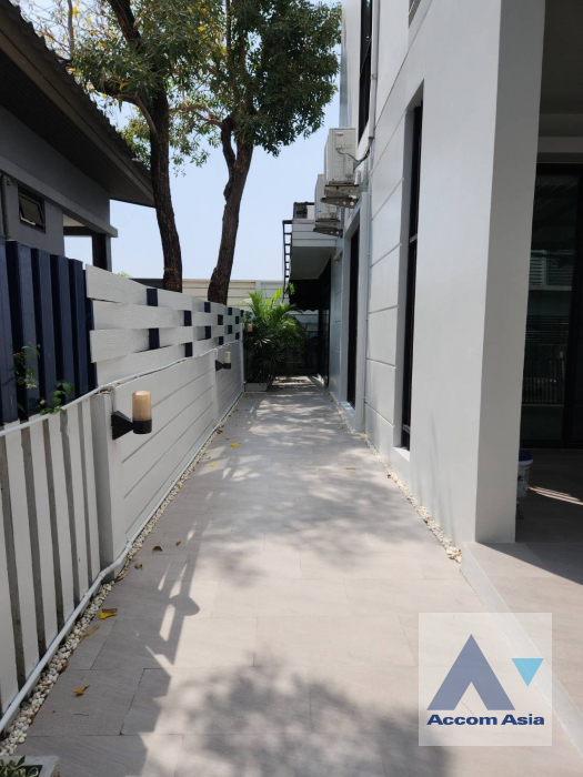 18  3 br Townhouse For Rent in Pattanakarn ,Bangkok BTS On Nut at Areeya Mandarina 77 AA45766