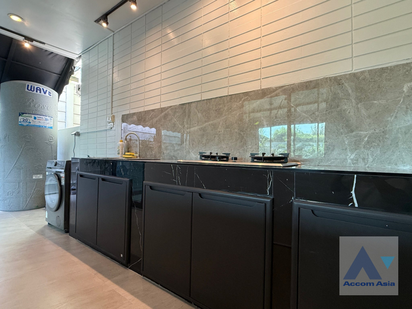 5  3 br Townhouse For Rent in Pattanakarn ,Bangkok BTS On Nut at Areeya Mandarina 77 AA45766