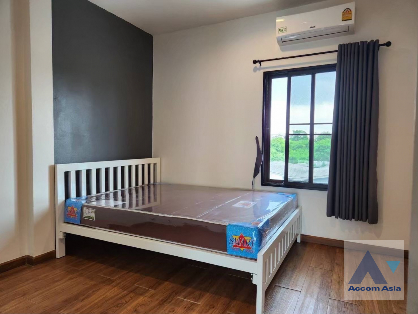 11  3 br Townhouse For Rent in Pattanakarn ,Bangkok BTS On Nut at Areeya Mandarina 77 AA45766