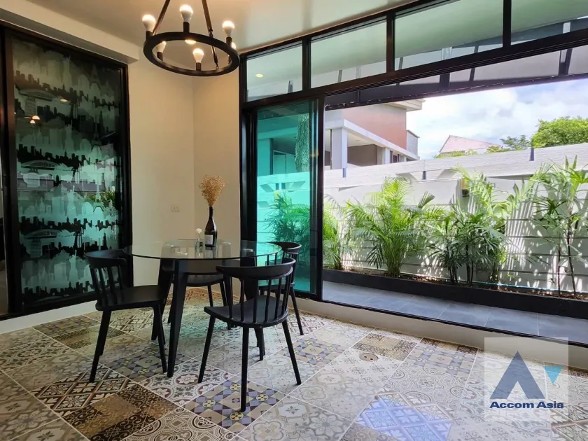 unitCorner Unit, Fully Furnished |  3 Bedrooms  Townhouse For Rent in Pattanakarn, Bangkok  near BTS On Nut (AA45766)