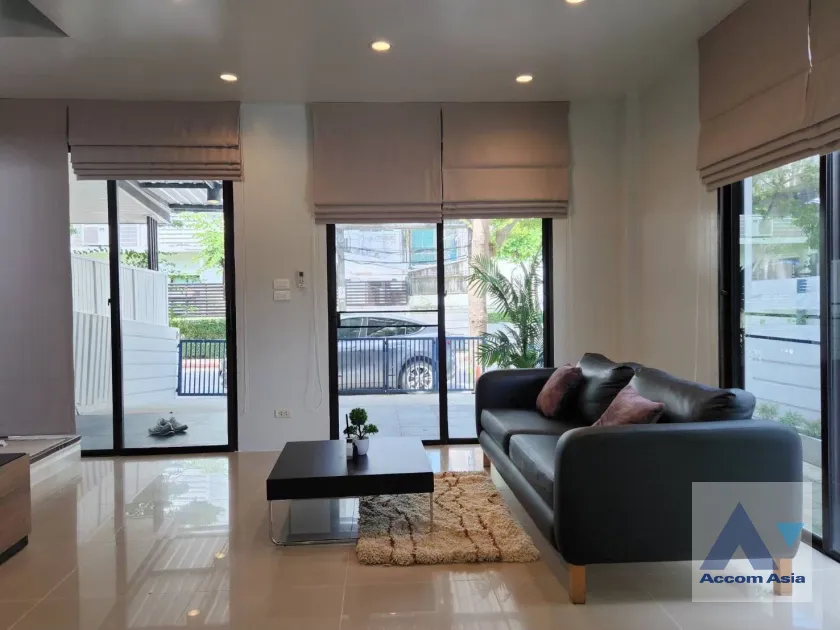  1  3 br Townhouse For Rent in Pattanakarn ,Bangkok BTS On Nut at Areeya Mandarina 77 AA45766