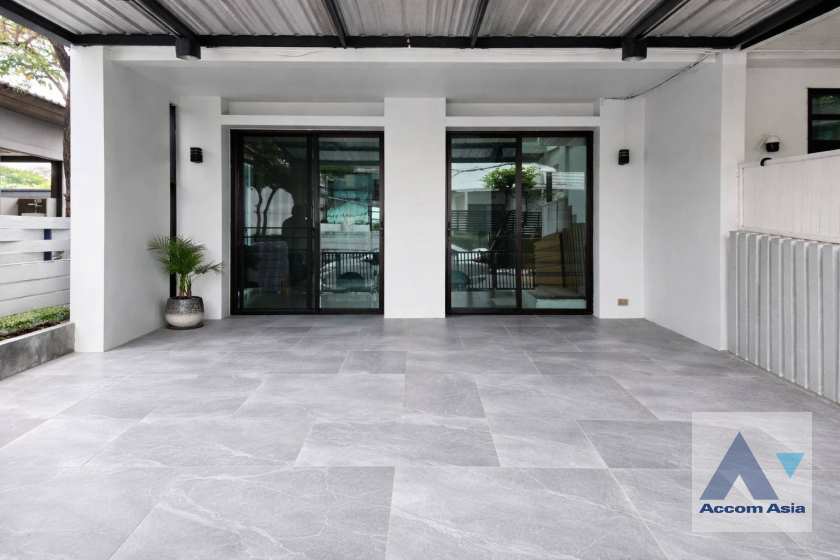 19  3 br Townhouse For Rent in Pattanakarn ,Bangkok BTS On Nut at Areeya Mandarina 77 AA45766