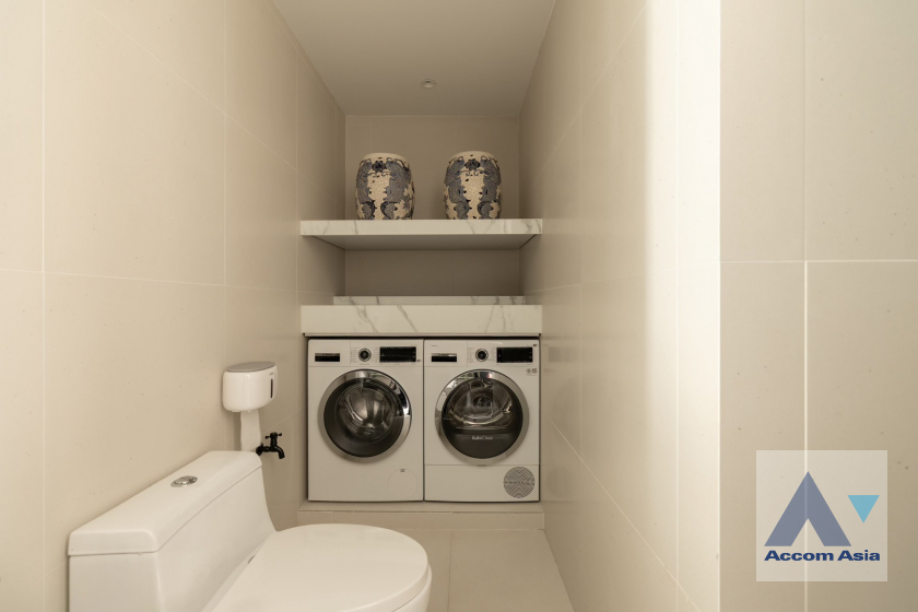 5  2 br Condominium For Sale in Sukhumvit ,Bangkok BTS Nana at Newton Tower AA45767