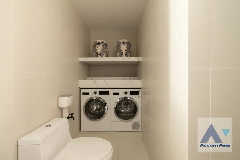 5  2 br Condominium For Sale in Sukhumvit ,Bangkok BTS Nana at Newton Tower AA45767