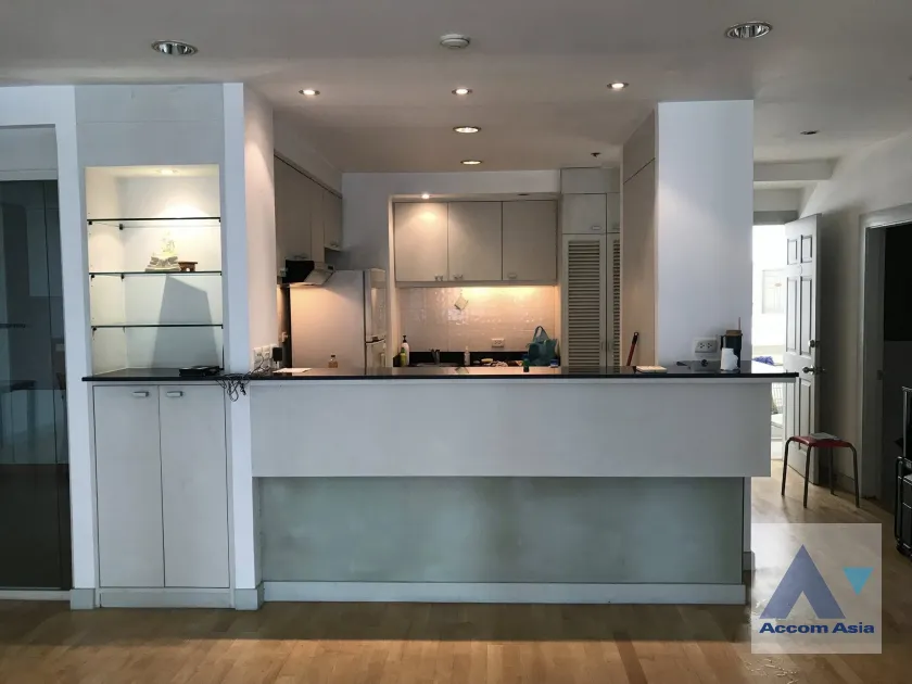 unit 2 Bedrooms  Condominium For Rent in Ploenchit, Bangkok  near BTS Ratchadamri (AA45768)