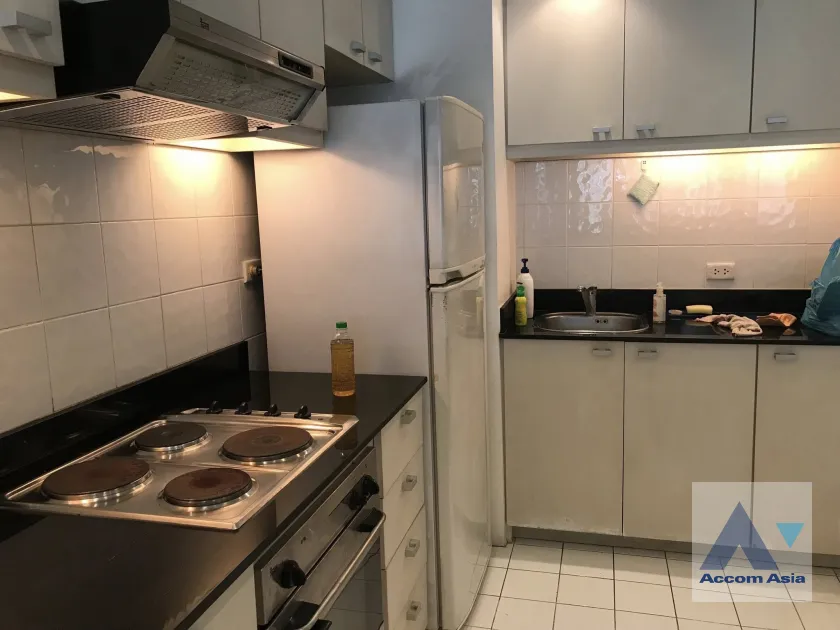 unit 2 Bedrooms  Condominium For Rent in Ploenchit, Bangkok  near BTS Ratchadamri (AA45768)
