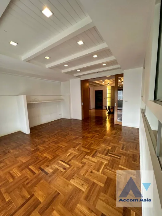 unit 3 Bedrooms  Condominium For Rent in Sukhumvit, Bangkok  near BTS Nana (AA45771)