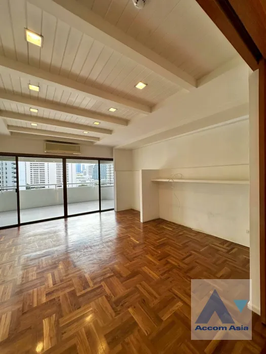 unit 3 Bedrooms  Condominium For Rent in Sukhumvit, Bangkok  near BTS Nana (AA45771)