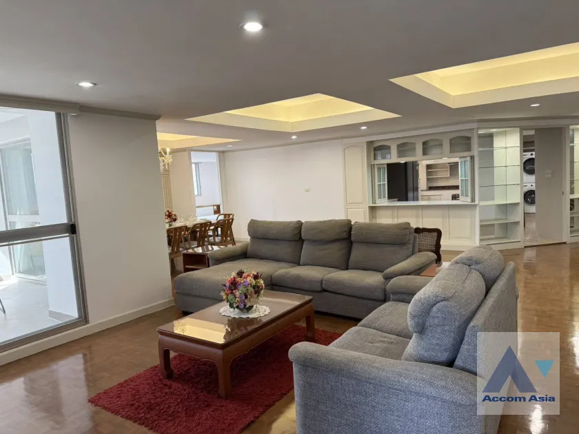 unit 3 Bedrooms  Condominium For Rent in Sukhumvit, Bangkok  near BTS Ekkamai (AA45774)