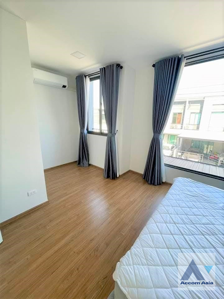 11  3 br Townhouse for rent and sale in Samutprakan ,Samutprakan  at House AA45777