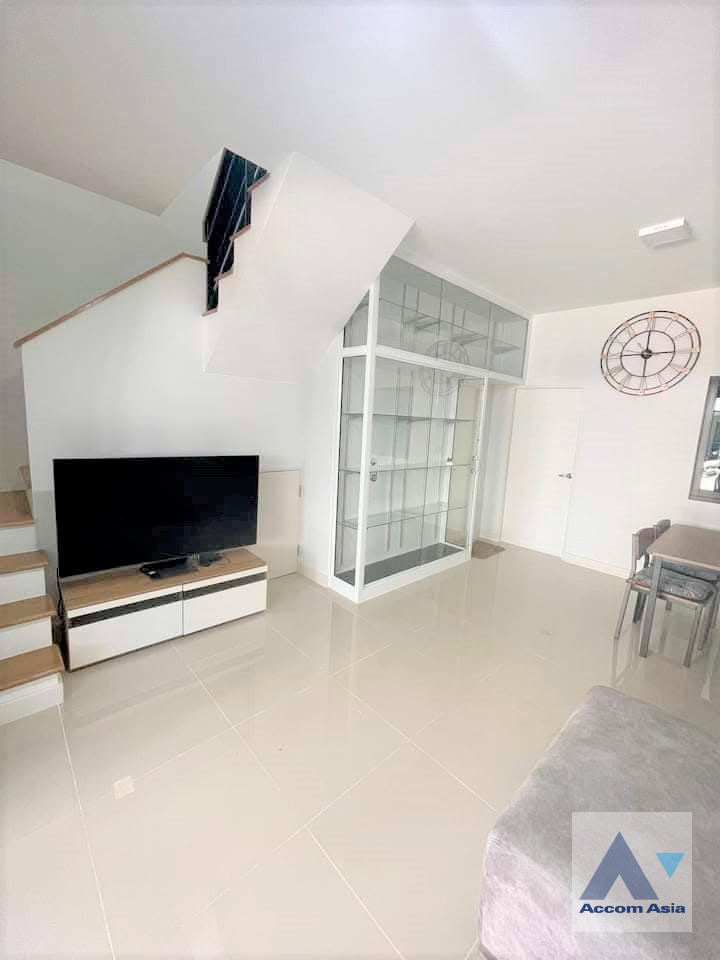 1  3 br Townhouse for rent and sale in Samutprakan ,Samutprakan  at House AA45777