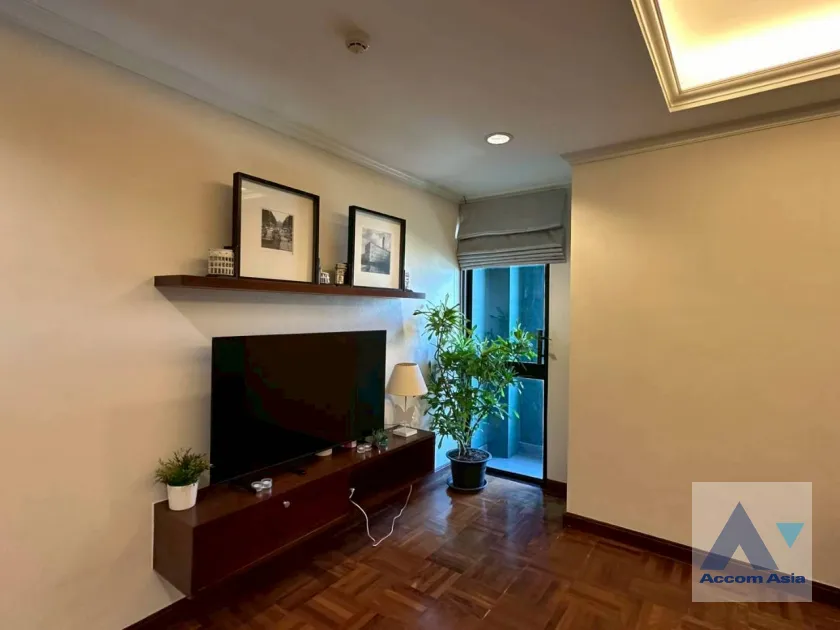 unit 2 Bedrooms  Apartment For Rent in Ploenchit, Bangkok  near BTS Ploenchit (AA45778)