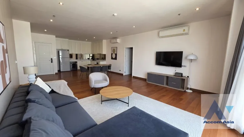 unit 3 Bedrooms  Condominium For Rent in Rama 3, Bangkok  near BTS Saphan Taksin (AA45779)