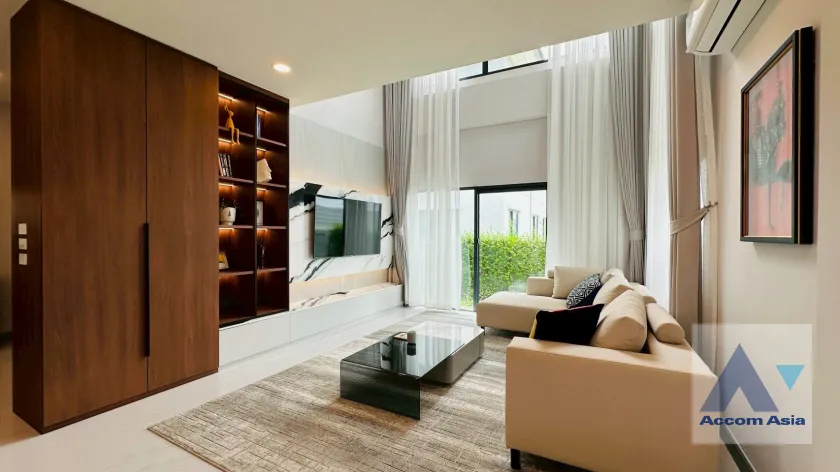 unit 4 Bedrooms  House For Rent in Samutprakan, Samutprakan  near BTS Bang Na (AA45783)