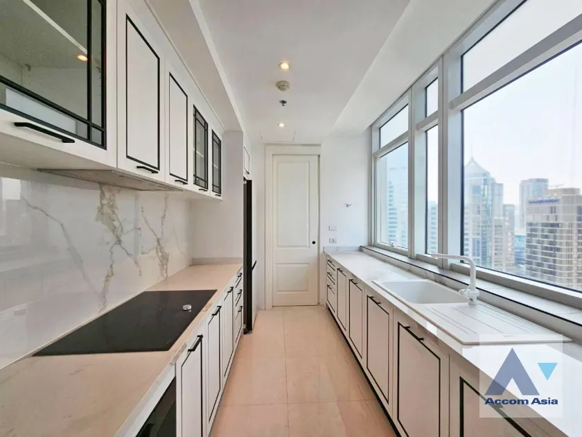 unit 2 Bedrooms  Condominium For Rent in Ploenchit, Bangkok  near BTS Ploenchit (AA45790)