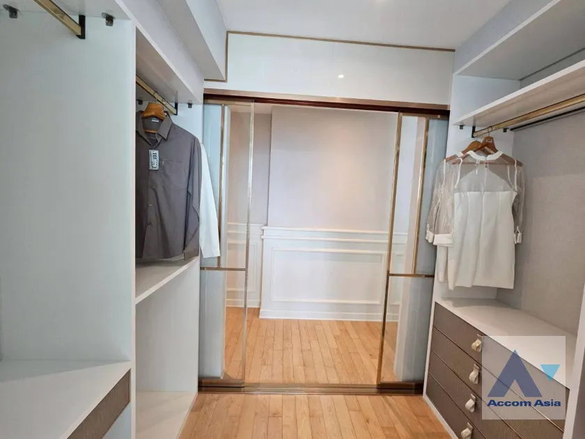 unit 2 Bedrooms  Condominium For Rent in Ploenchit, Bangkok  near BTS Ploenchit (AA45790)