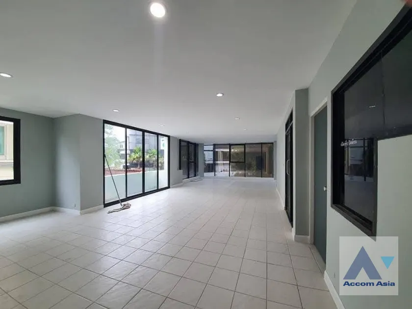 unitHome Office |  8 Bedrooms  House For Rent in Lat Phrao, Bangkok  (AA45794)