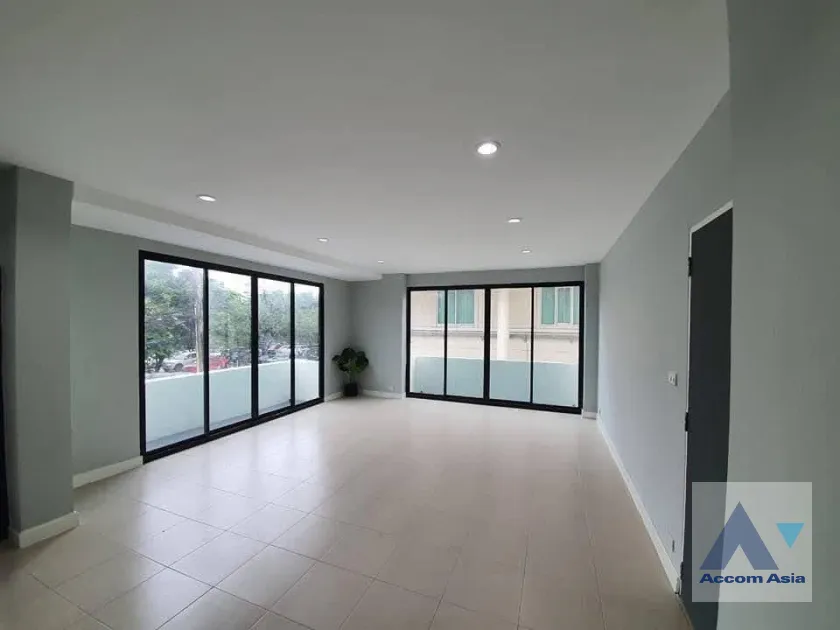 unitHome Office |  8 Bedrooms  House For Rent in Lat Phrao, Bangkok  (AA45794)