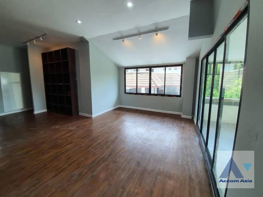 6  8 br House For Rent in Lat Phrao ,Bangkok  AA45794