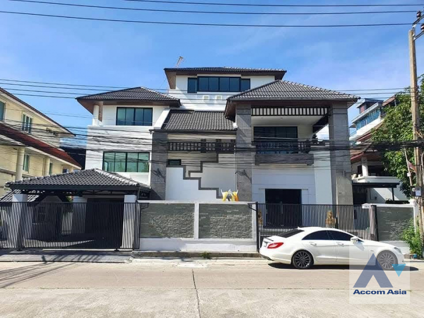  2  8 br House For Rent in Lat Phrao ,Bangkok  AA45794