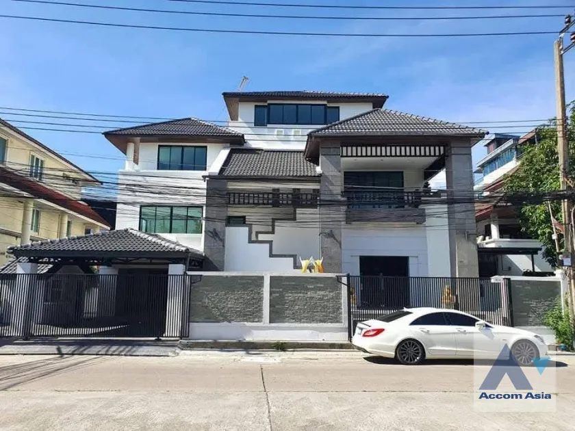 unitHome Office |  8 Bedrooms  House For Rent in Lat Phrao, Bangkok  (AA45794)