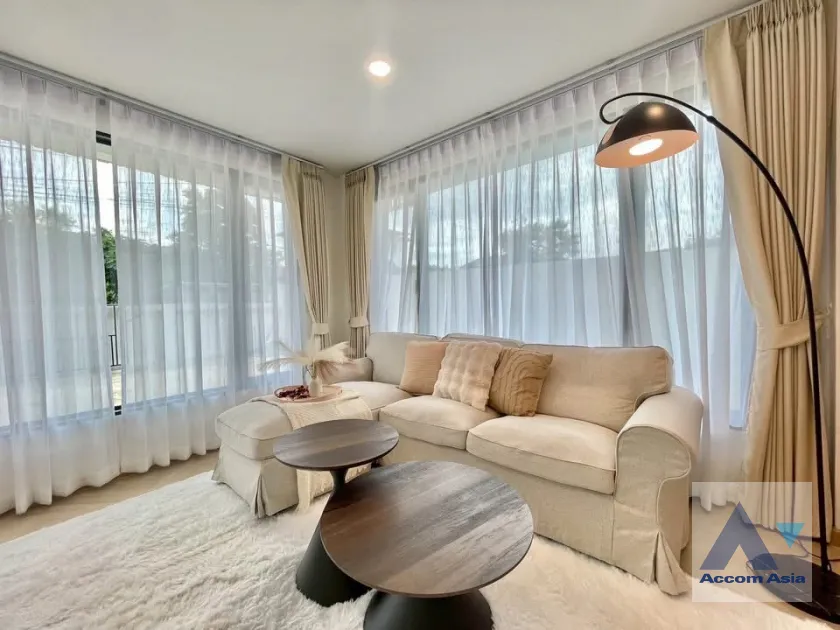 unit 2 Bedrooms  House For Sale in Pattanakarn, Bangkok  near ARL Ban Thap Chang (AA45795)