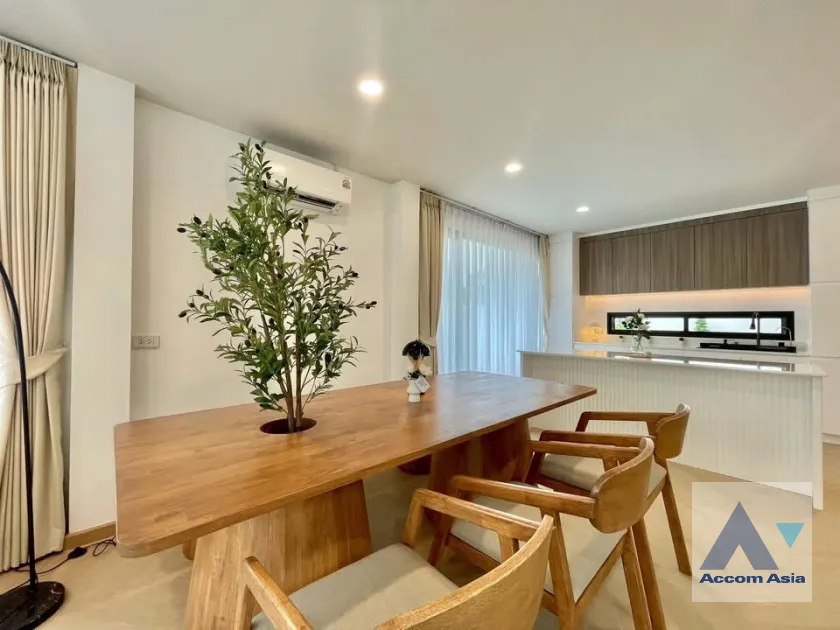 unit 2 Bedrooms  House For Sale in Pattanakarn, Bangkok  near ARL Ban Thap Chang (AA45795)