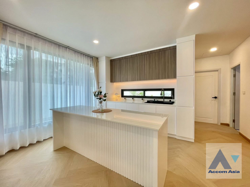 5  2 br House For Sale in Pattanakarn ,Bangkok ARL Ban Thap Chang AA45795