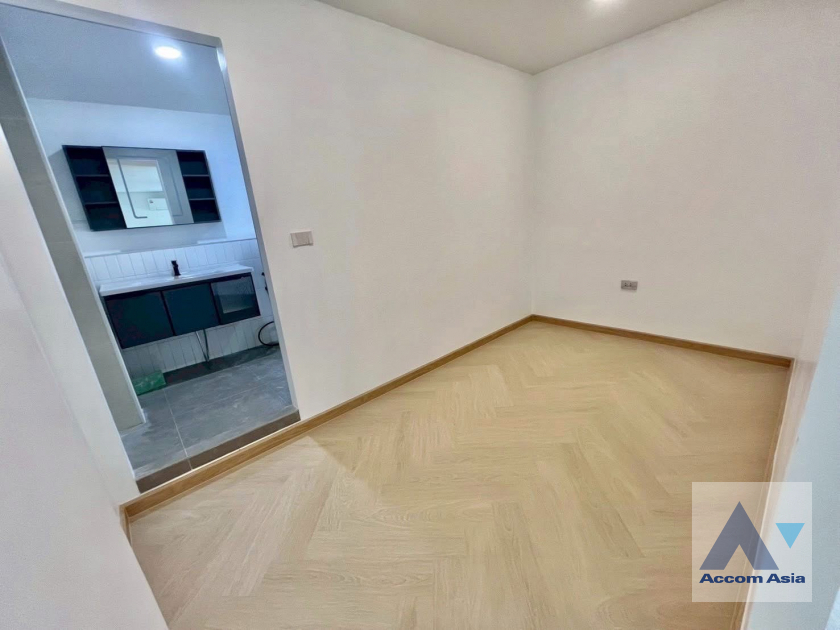 11  2 br House For Sale in Pattanakarn ,Bangkok ARL Ban Thap Chang AA45795