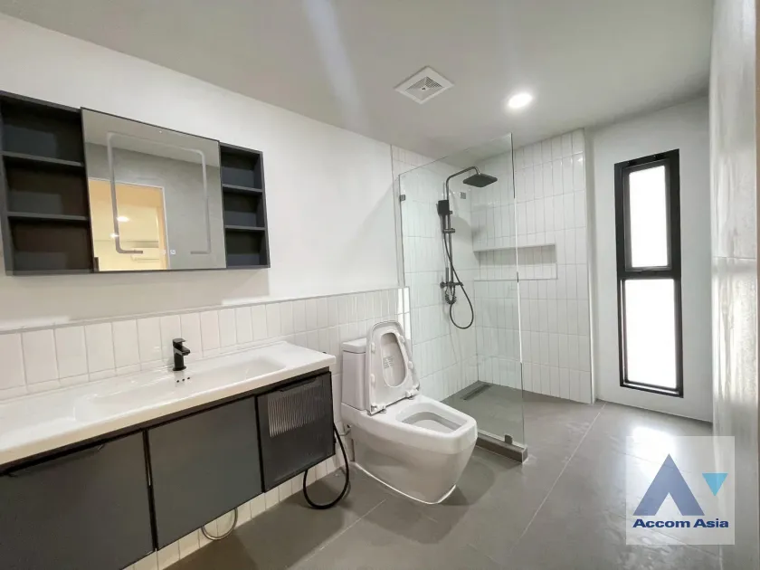12  2 br House For Sale in Pattanakarn ,Bangkok ARL Ban Thap Chang AA45795