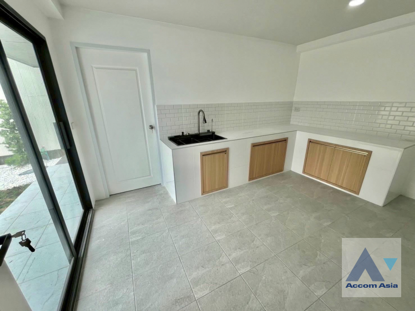 6  2 br House For Sale in Pattanakarn ,Bangkok ARL Ban Thap Chang AA45795