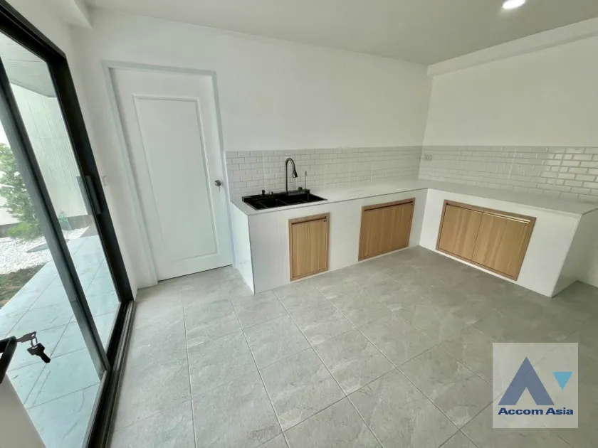 6  2 br House For Sale in Pattanakarn ,Bangkok ARL Ban Thap Chang AA45795