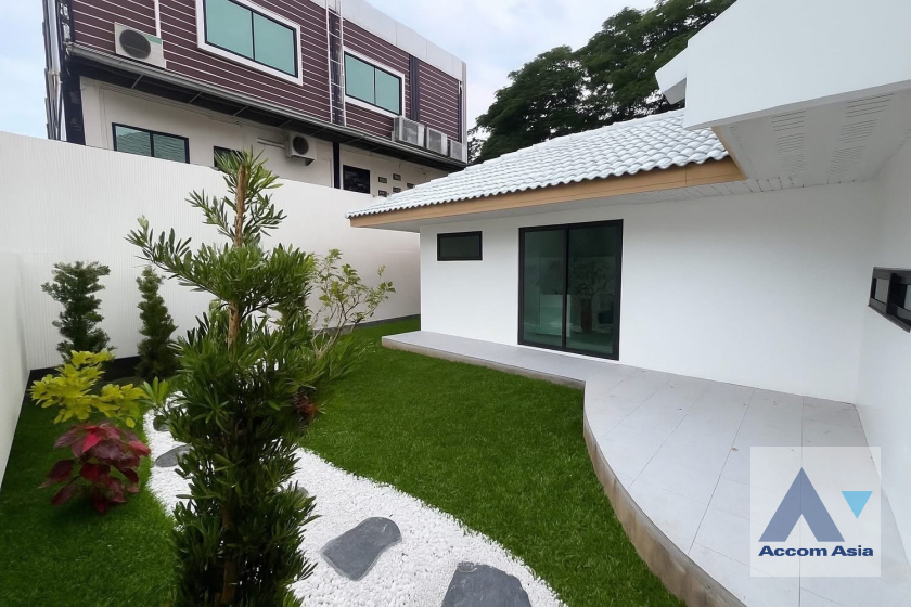 15  2 br House For Sale in Pattanakarn ,Bangkok ARL Ban Thap Chang AA45795