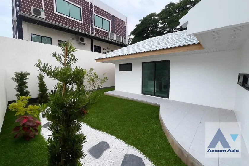 15  2 br House For Sale in Pattanakarn ,Bangkok ARL Ban Thap Chang AA45795