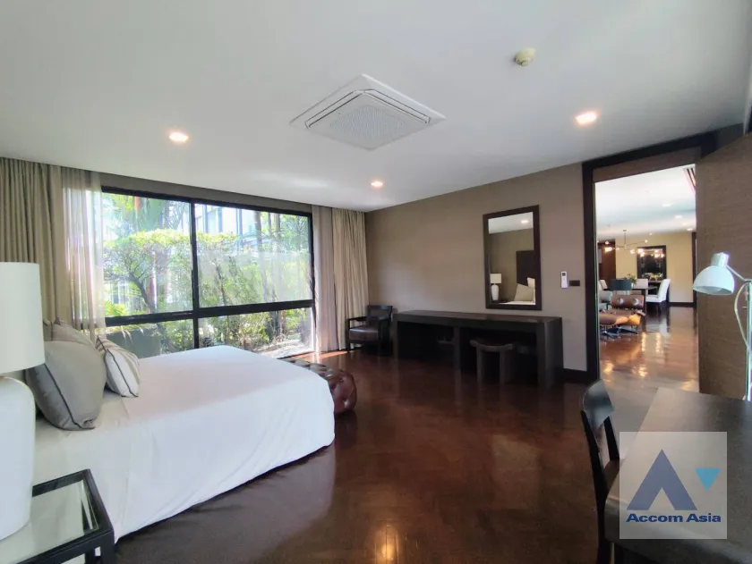 unit 2 Bedrooms  Apartment For Rent in Sukhumvit, Bangkok  near BTS Ekkamai (AA45798)