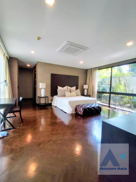 unit 2 Bedrooms  Apartment For Rent in Sukhumvit, Bangkok  near BTS Ekkamai (AA45798)