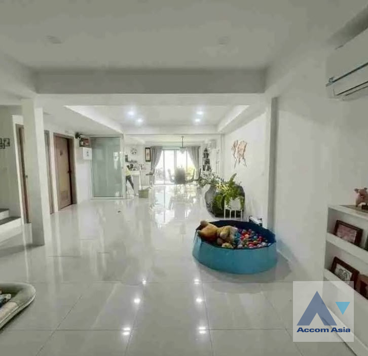  2  3 br House for rent and sale in Sukhumvit ,Bangkok BTS Phra khanong AA45804